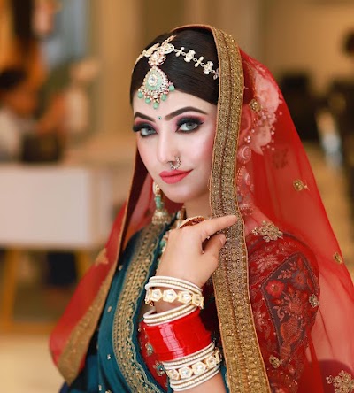 Aarti Bhardwaj Pro Makeup Artist, Makeup Artist in Rohini,Bridal Makeup in Rohini,Party Makeup,Reception Makeup,Engagment